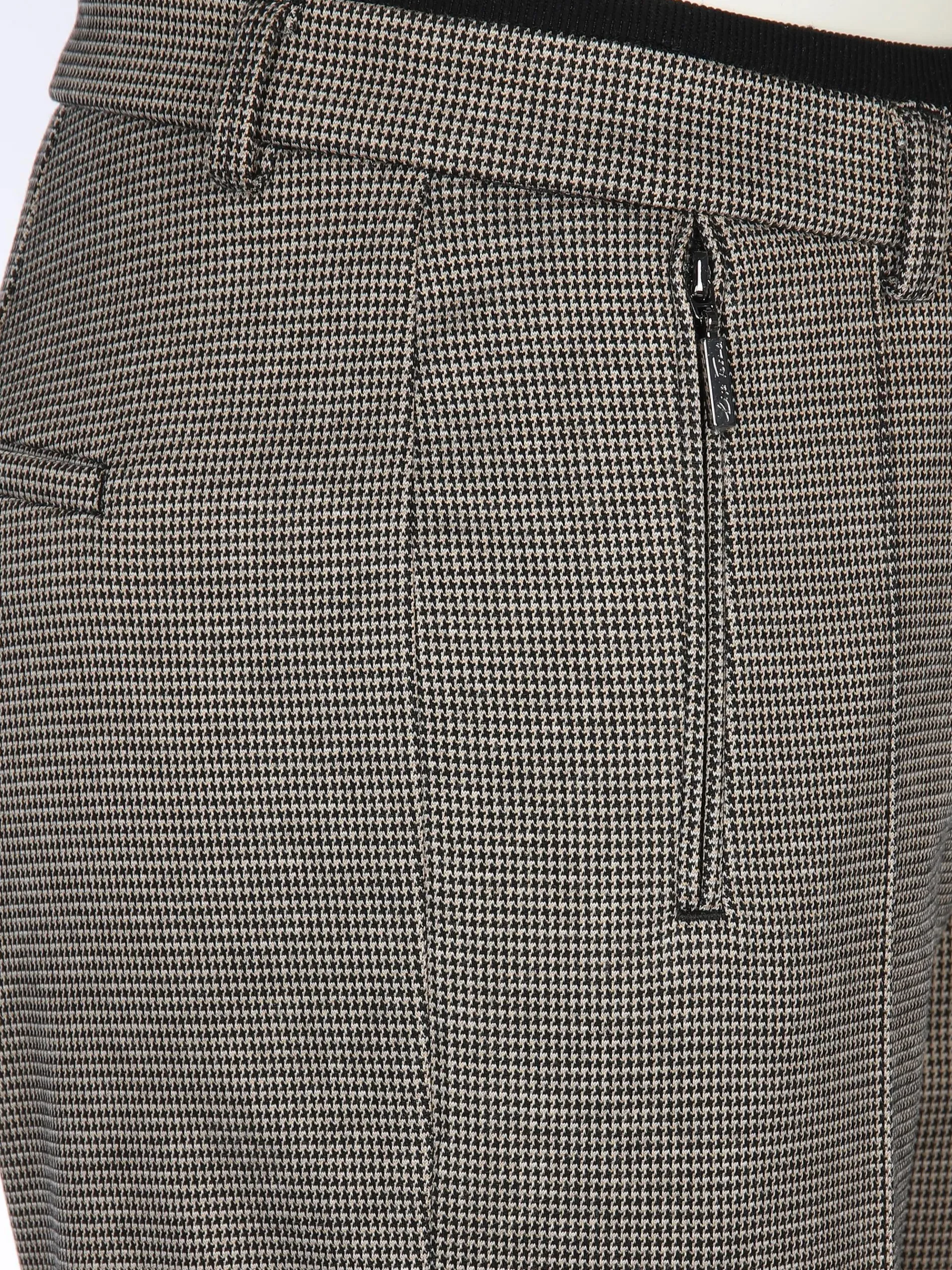 Damen Hose im Minimalprint