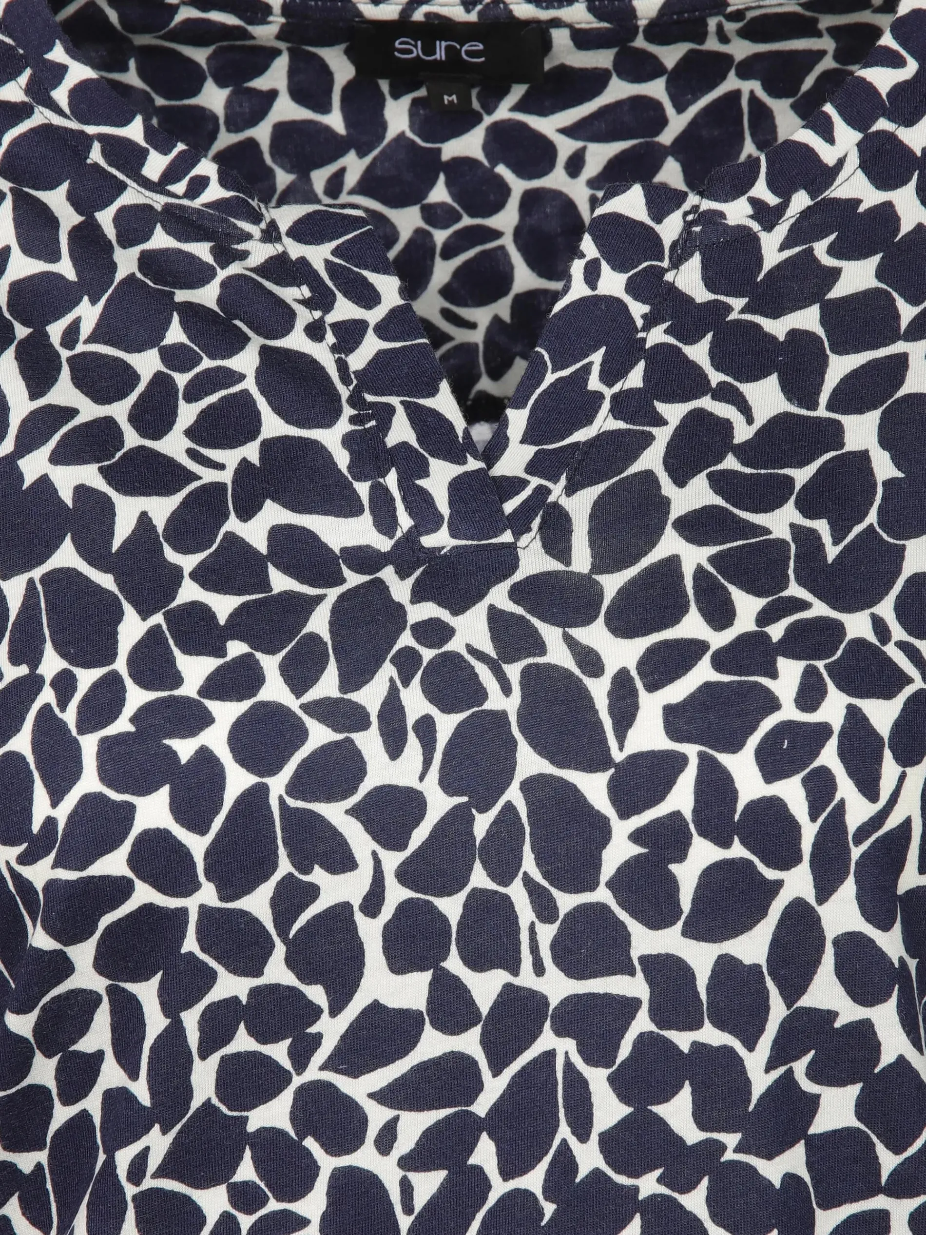 Damen Printshirt mit Serafino-Ausschnitt