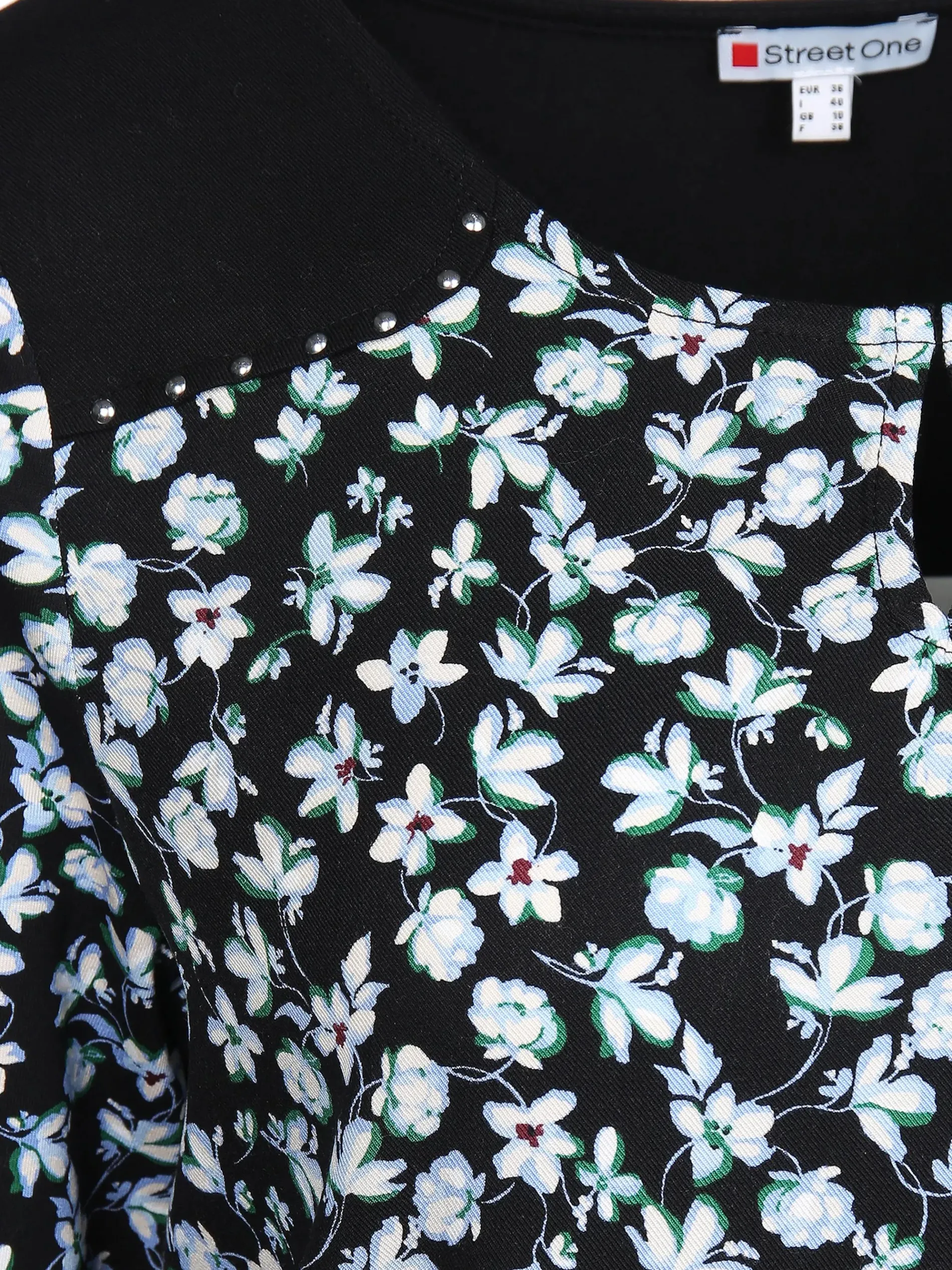 Damen Shirt mit Blumenprint und Nieten