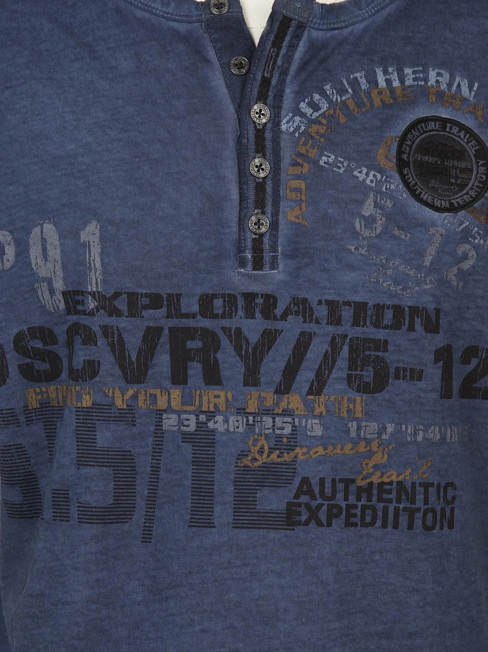 Herren Henleyshirt mit Frontprint