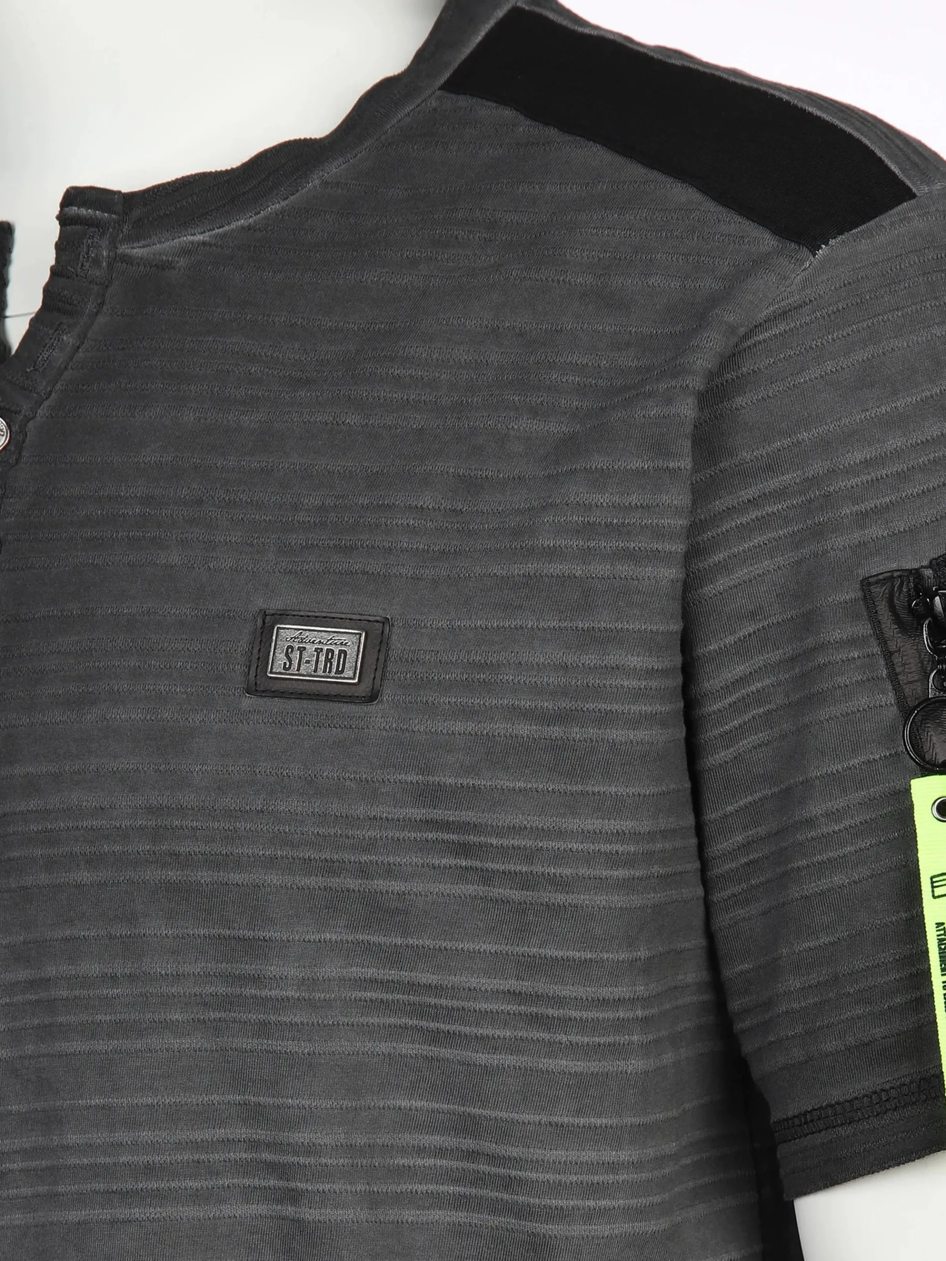 Herren Henleyshirt mit Struktur