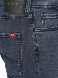 Herren Jeans in dunkler Waschung