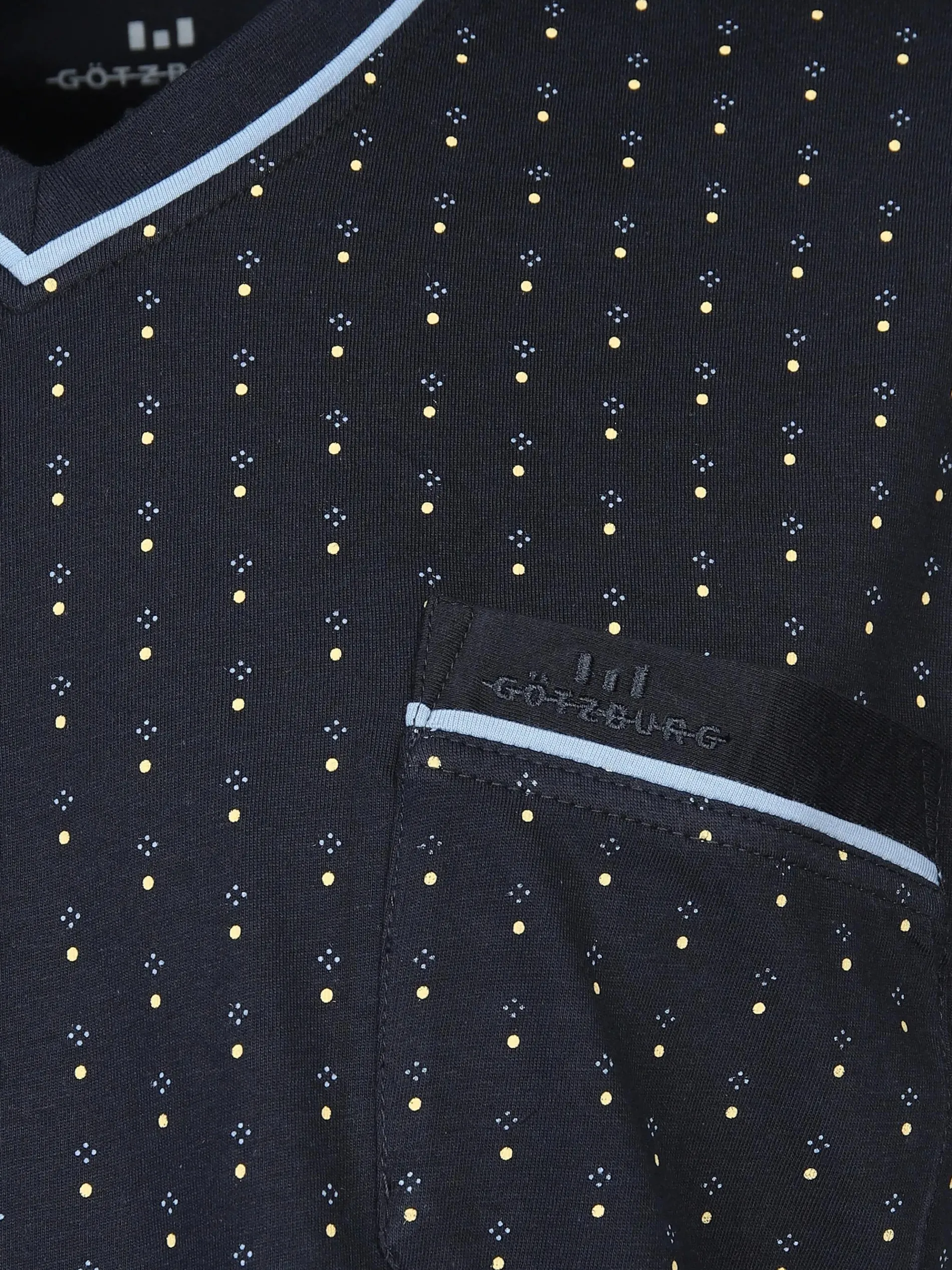 Herren Shorty mit V-Ausschnitt