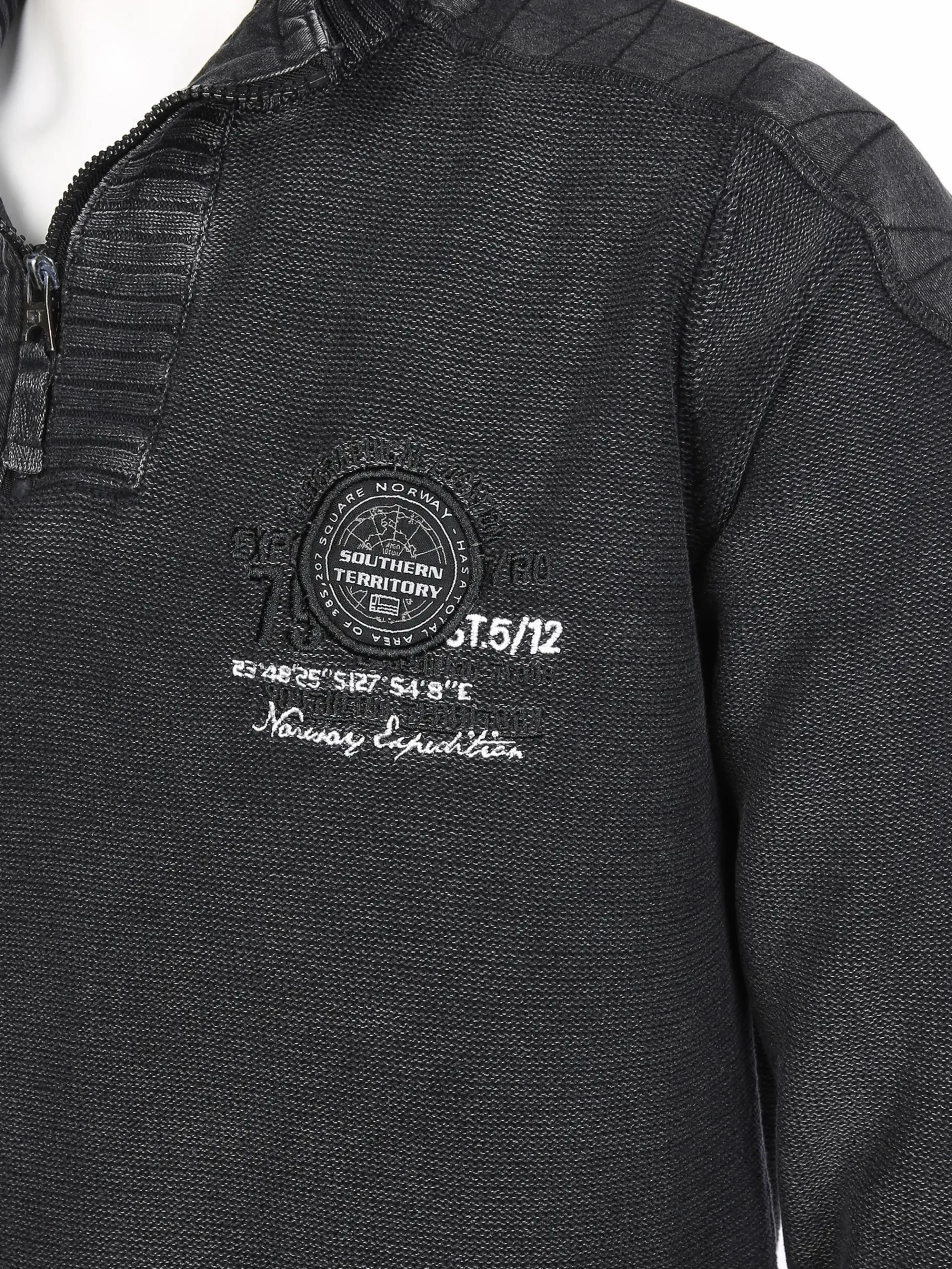 Herren Stricktroyer mit Stickerei-Applikation