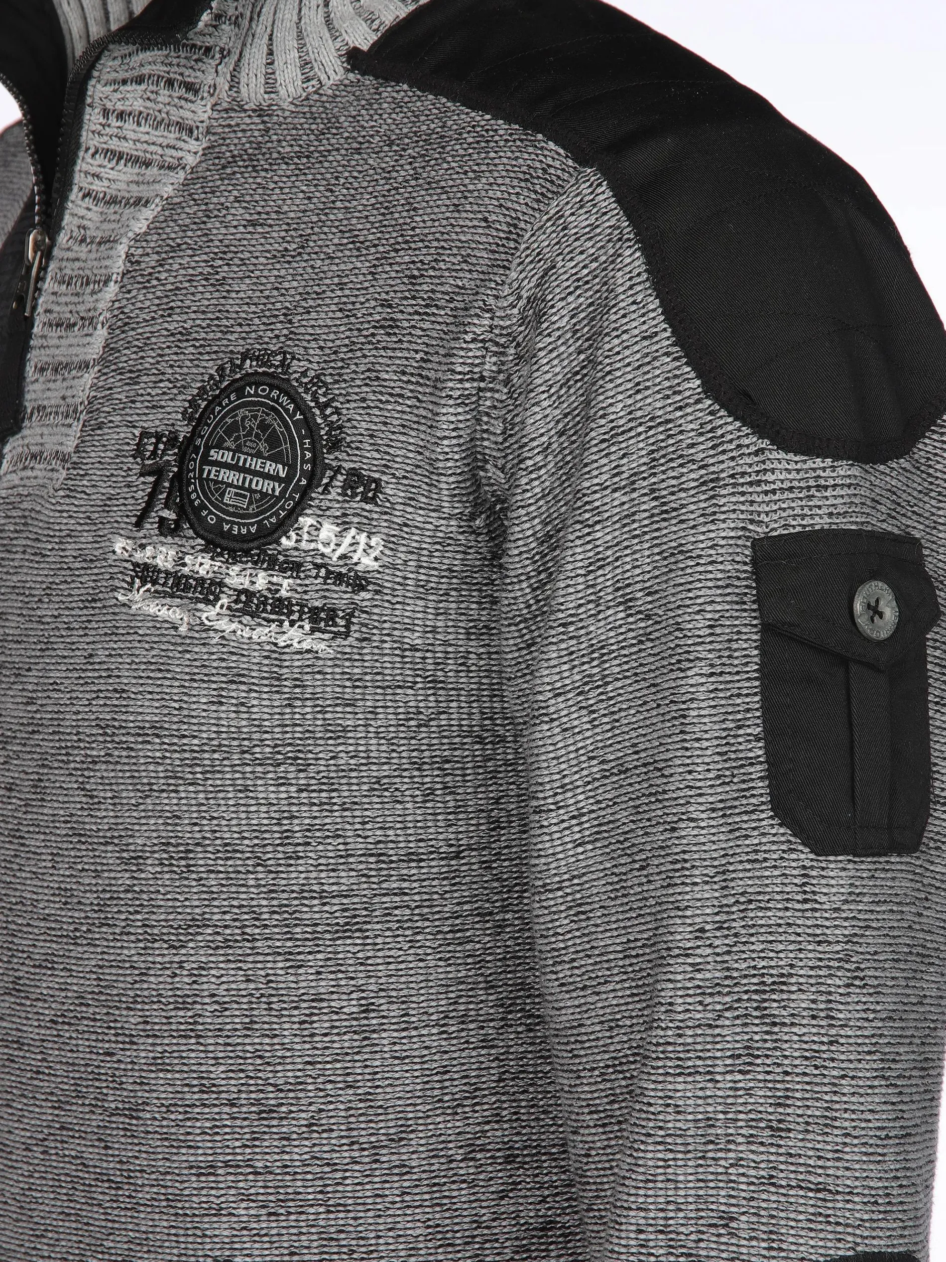 Herren Stricktroyer mit Stickerei-Applikation