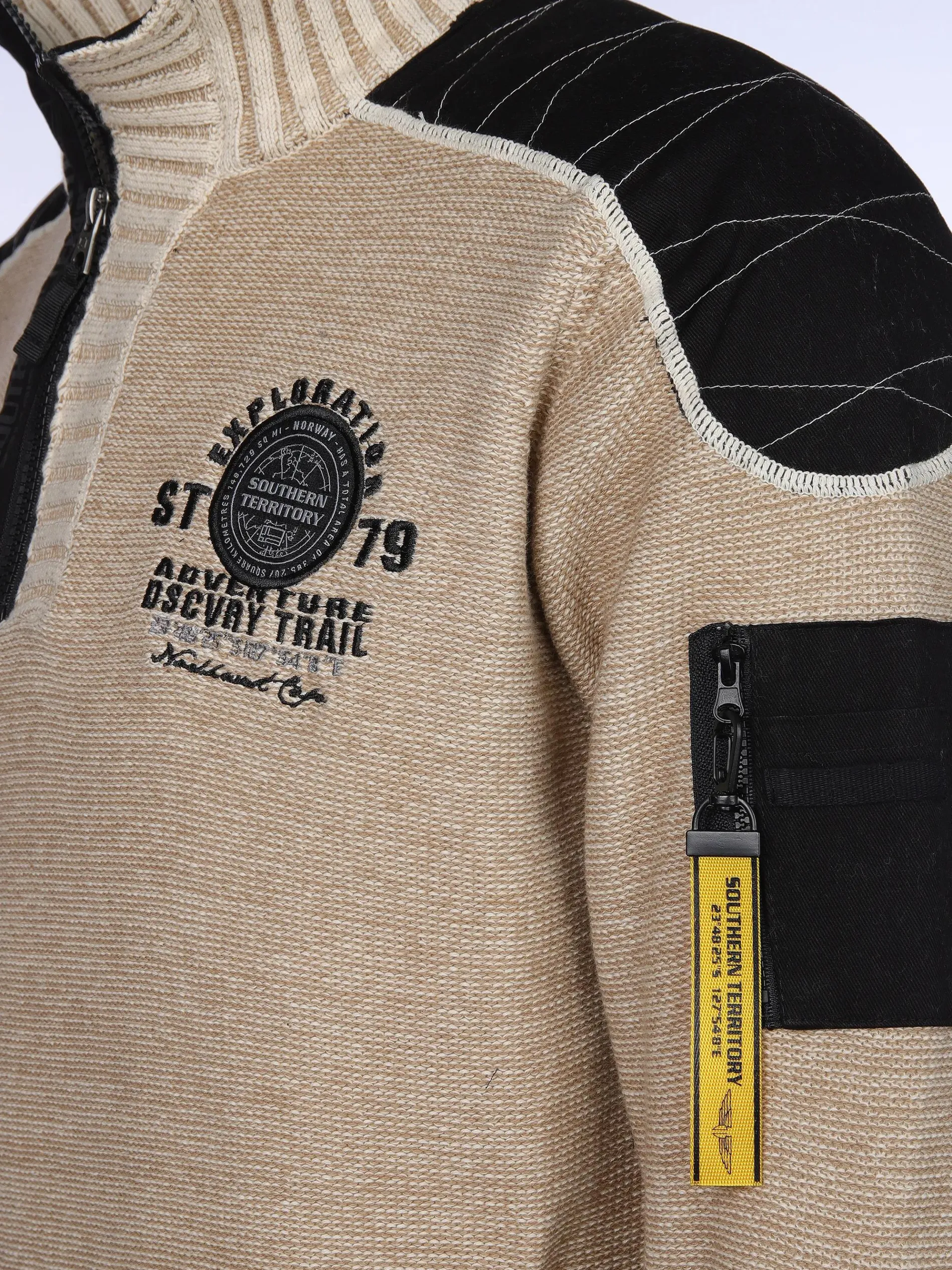 Herren Stricktroyer mit Stickerei