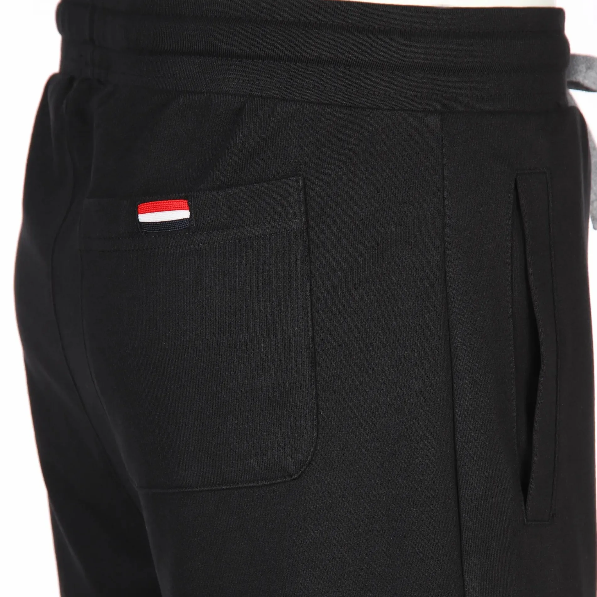 Herren Sweatshorts mit kleiner Stickerei