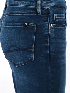 Jungen Jeanshose mit wärmender Innenseite