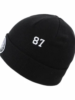 Jungen Mütze mit Stickerei