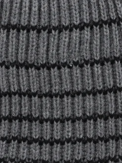 Jungen Strickmütze mit Streifen