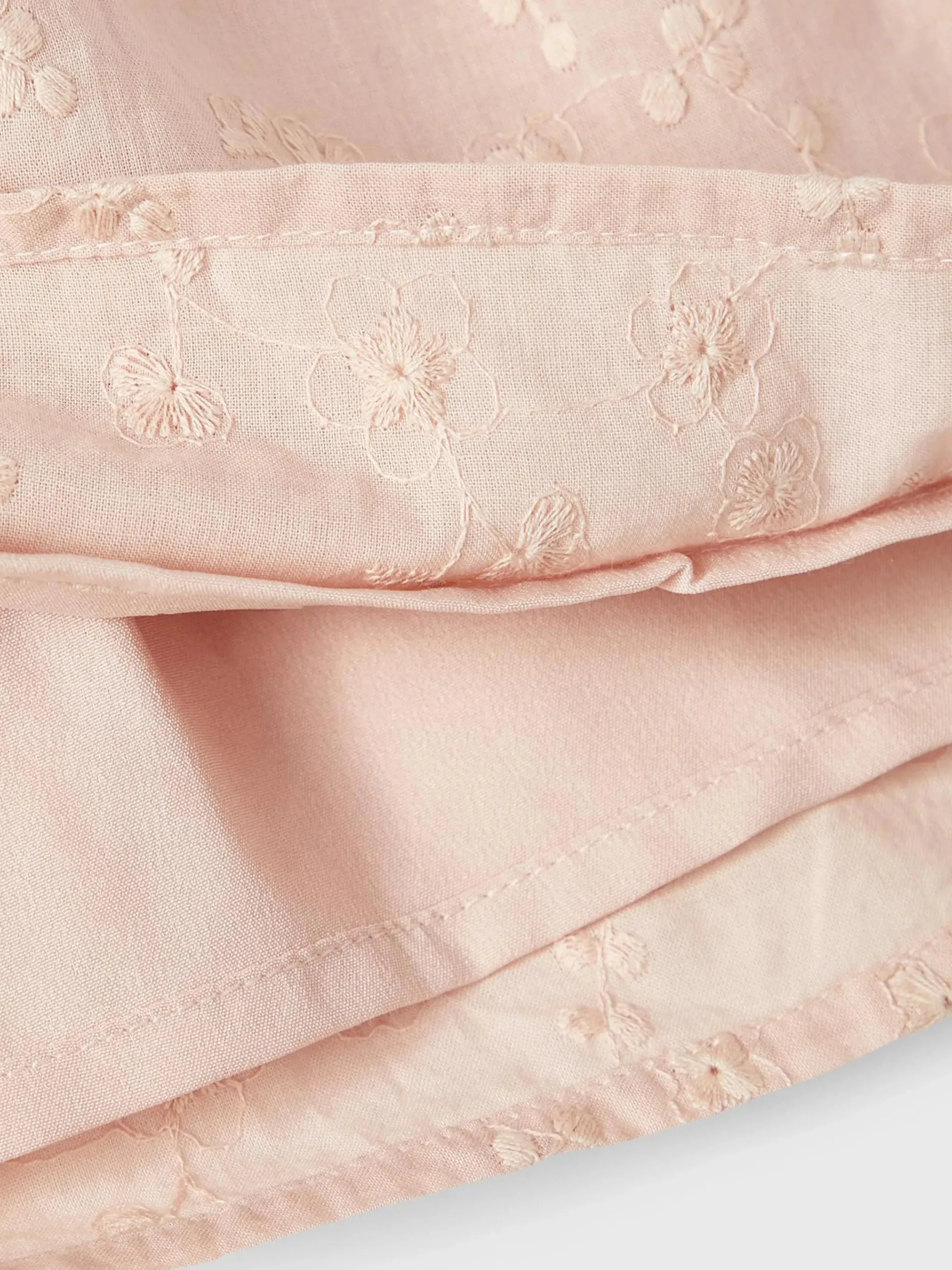 Mädchen Kleid mit Stickerei und Flügelärmelchen