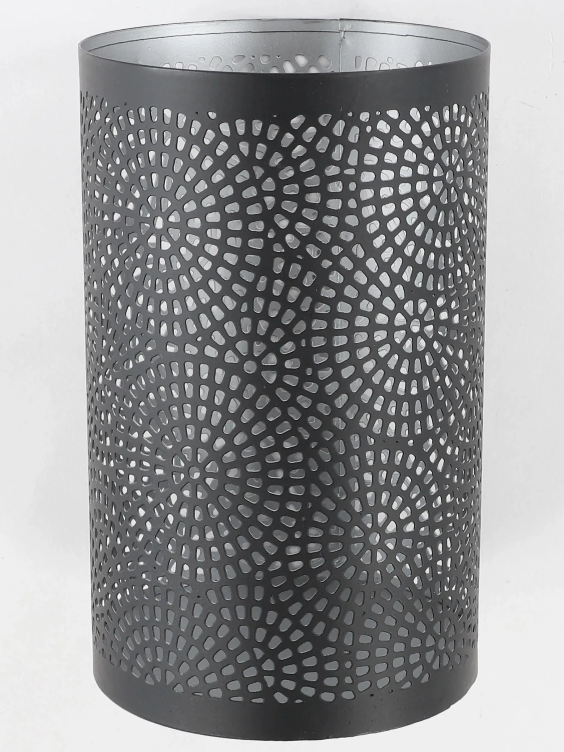 Windlicht aus Metall. 12x12x20cm